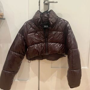 Zara cropped nylon puffer in burgundy/maroon color.